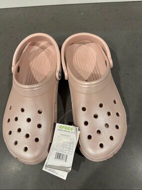 CROCS women’s size 12/ men’s 10 Classic Shimmer Clog in Light Pink
